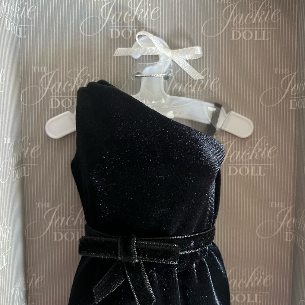New in box outfit for The Jackie Kennedy Onassis Doll with paperwork - Picture 5 of 12